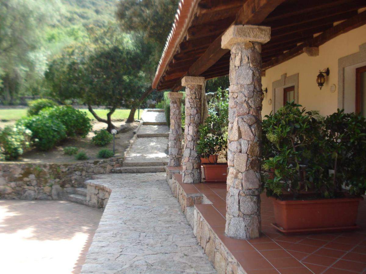 Hotel Valkarana Country Relais (Adults Only) Sant'Antonio di Gallura Exteriör bild