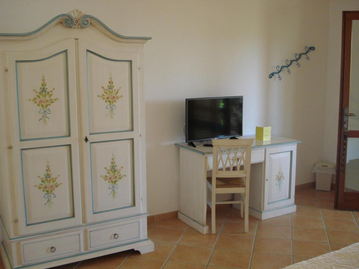 Hotel Valkarana Country Relais (Adults Only) Sant'Antonio di Gallura Exteriör bild