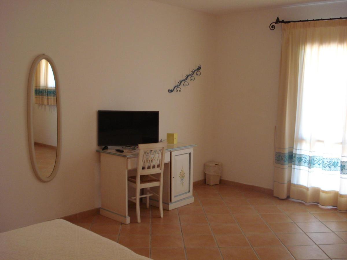 Hotel Valkarana Country Relais (Adults Only) Sant'Antonio di Gallura Exteriör bild