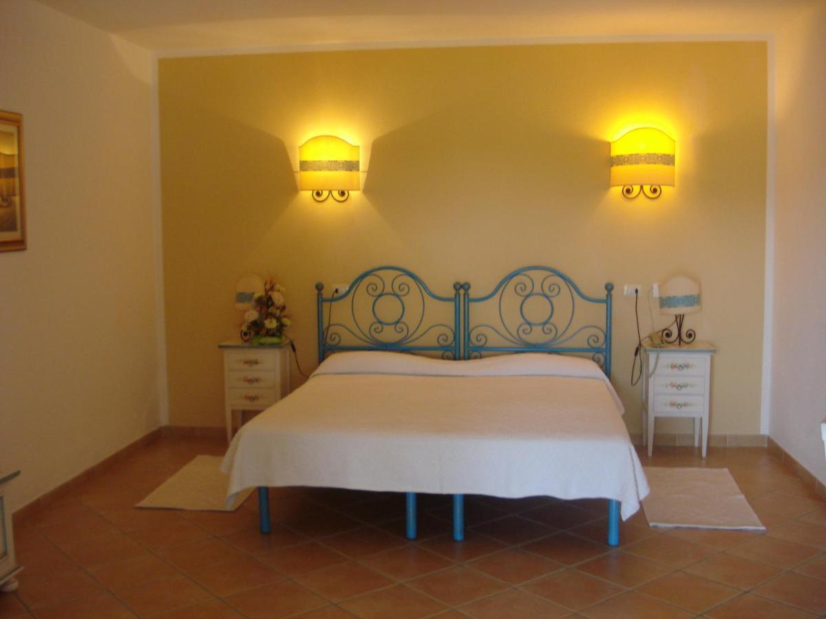 Hotel Valkarana Country Relais (Adults Only) Sant'Antonio di Gallura Exteriör bild