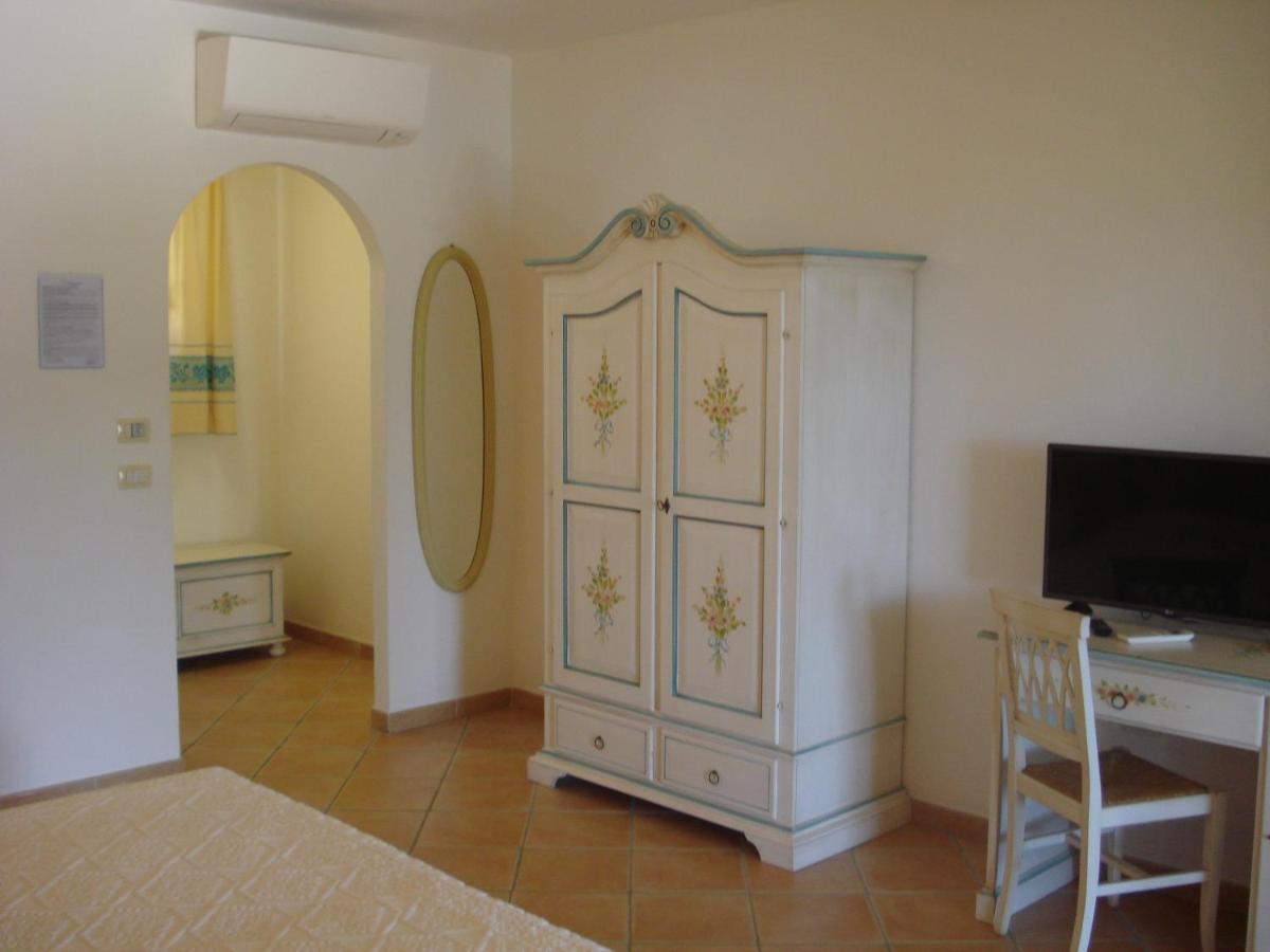 Hotel Valkarana Country Relais (Adults Only) Sant'Antonio di Gallura Exteriör bild