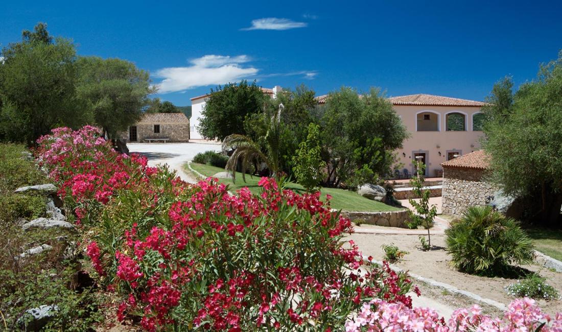 Hotel Valkarana Country Relais (Adults Only) Sant'Antonio di Gallura Exteriör bild